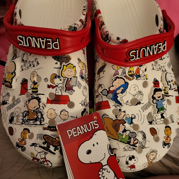 NWT Crocs PEANUTS Adult Women’s 10/Men's 8 - Picture 2 of 6